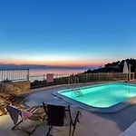 Charmy Hill With Pool * بودغورا