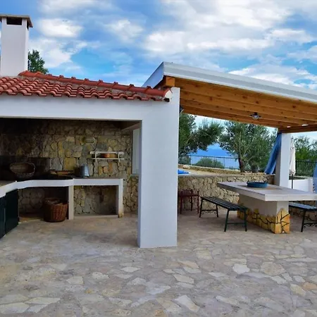 Charmy Hill With Pool Villa