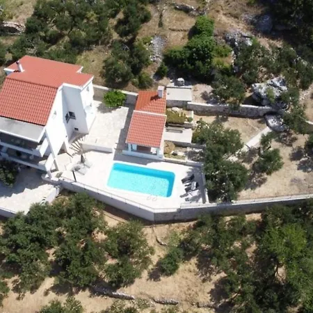 Villa Charmy Hill With Pool *