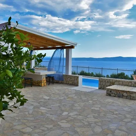 Charmy Hill With Pool