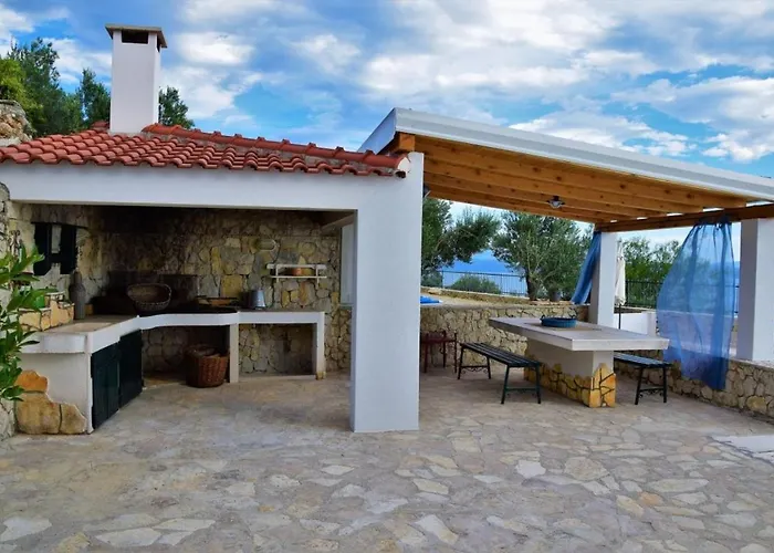 Charmy Hill With Pool Villa