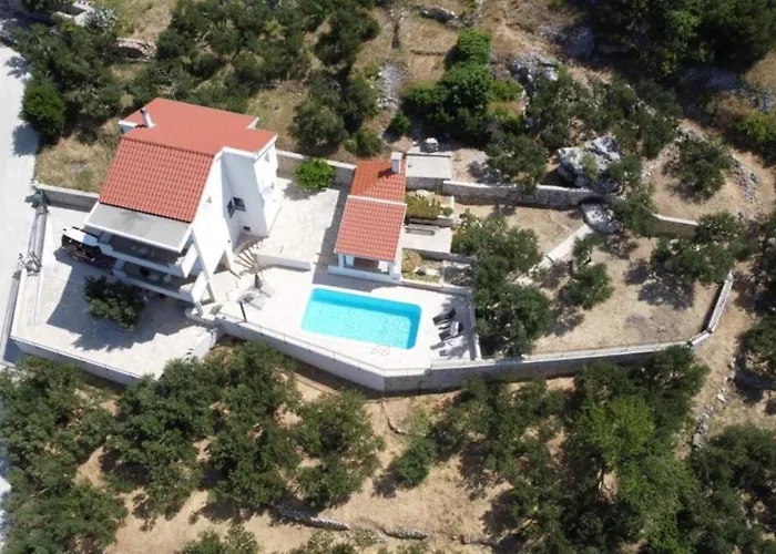 Villa Charmy Hill With Pool *