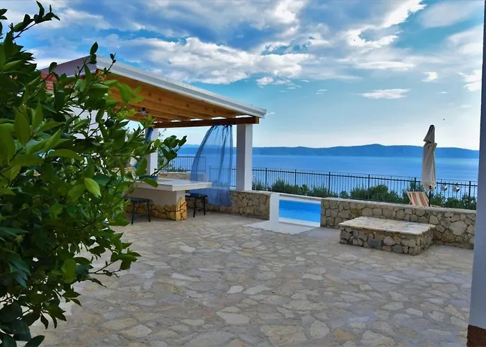 Charmy Hill With Pool