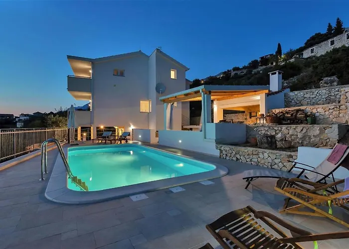 Charmy Hill With Pool *